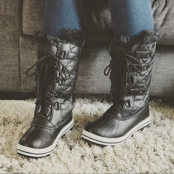 Black Fur Lined Snow Winter Boots - Picture 2 of 2